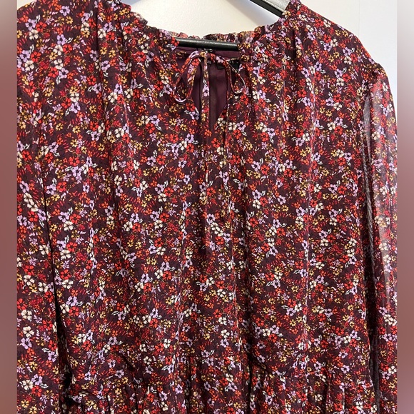 Plus Size Dress, Long Sleeve flowy & fun with small floral print size 26/28 - Picture 3 of 3